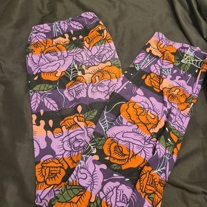 Rose and spider web contrast leggings